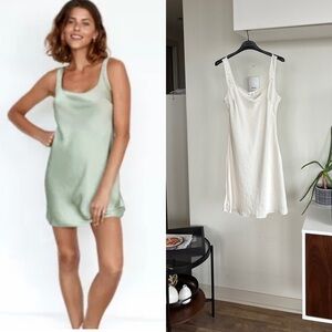 Aritzia Wilfred Tryst Cream/ Whites Elegant Women's Satin Slip Dress Size M